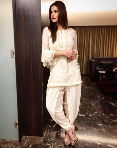 FASHIONABLY YOURS: ZAREEN KHAN LOOKS STUPENDOUSLY FABULOUS!!!