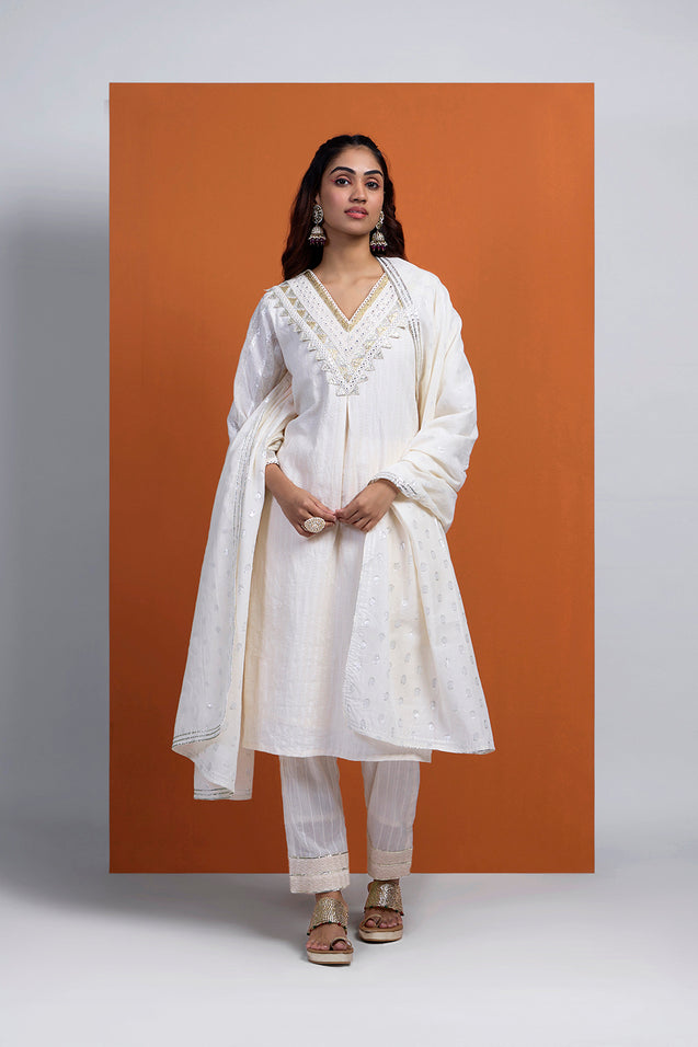 HOOR -  V-Neck Lace Patched  Long Kurta With Pants