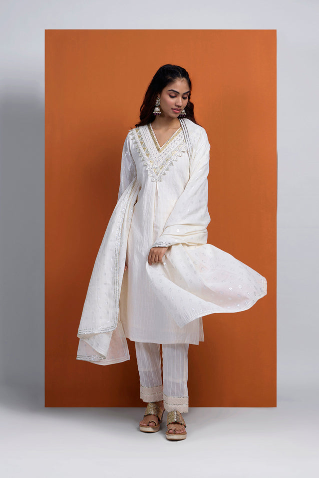 HOOR -  V-Neck Lace Patched  Long Kurta With Pants